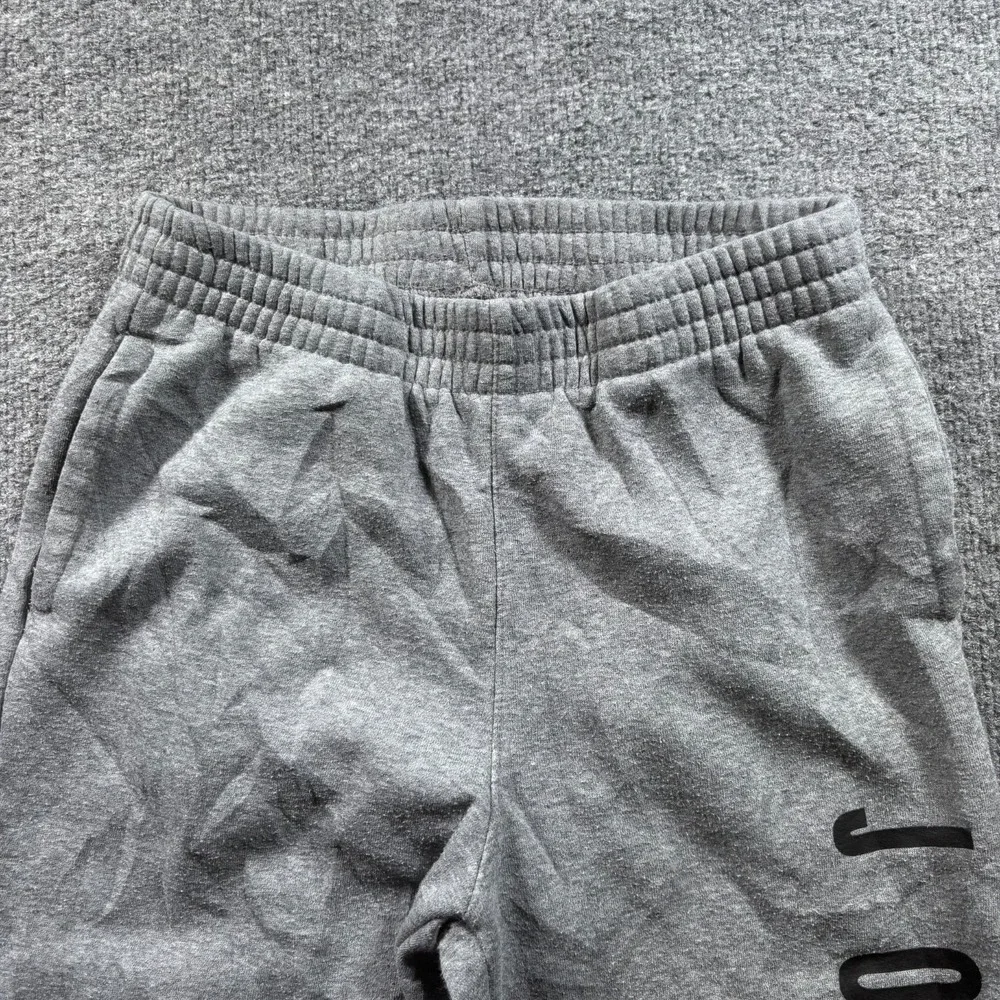 Jordan Joggers Sweatpants kid Large Gray Fleece Graphic Logo Athletic Sportswear